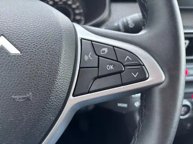 Dacia Sandero 1.0 tce 90ch journey — photo 21