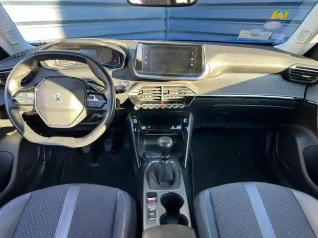 Peugeot 2008 1.2 puretech 130ch s&amp;s allure — photo 12