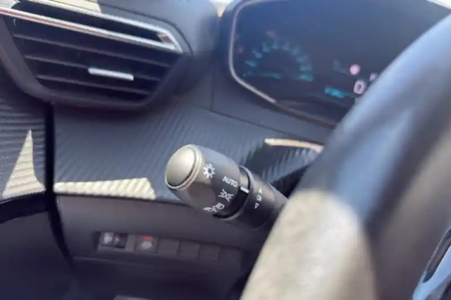 Peugeot 208 electrique 50 kwh 136ch — photo 21