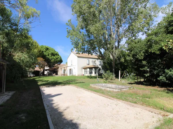 Maison 35 pièces 700 m²