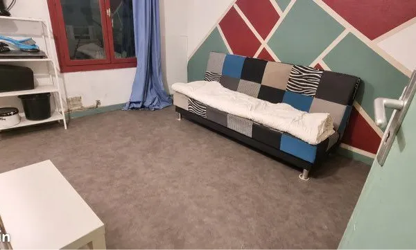 Chambre meublée