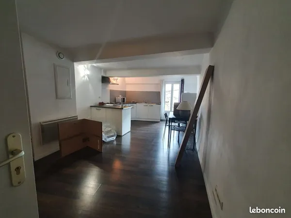 Appartement T2 meublé 42 m² - Hyper centre de Saint-Maximin-la-Sainte-Baume