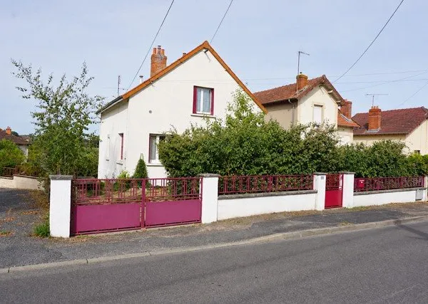 Maison sur sous-sol avec dépendances et jardin