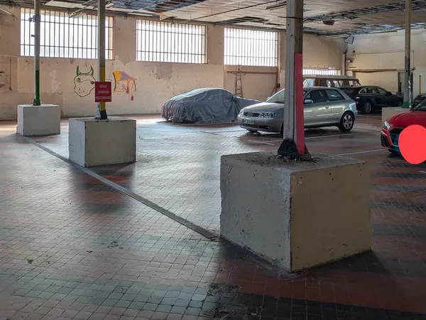Location entrepôt, showroom,espace de vente face à la gare de Bourg en Bresse