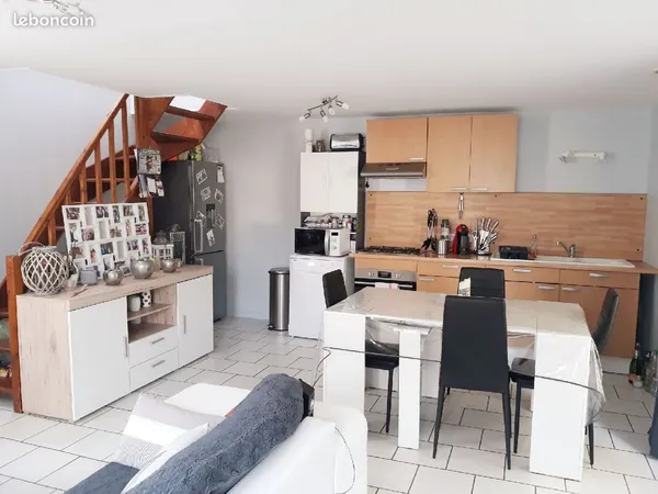 Appartement F3 duplex place de parking Pitres