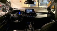 Toyota C-Hr 122h Collection 2WD E-CVT RC18 — photo 11