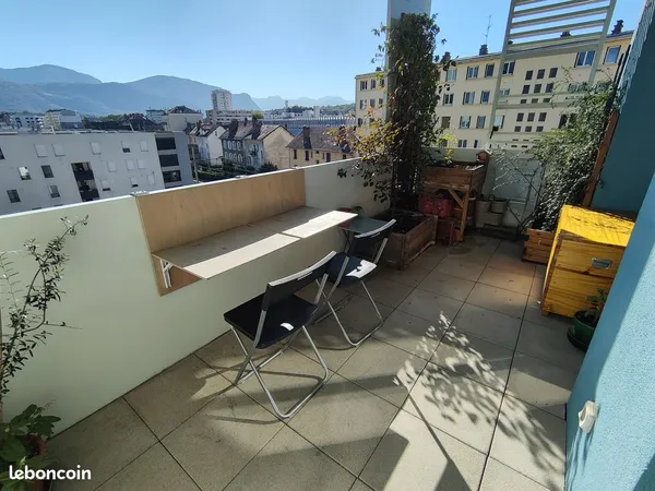 Appartement T3 lumineux vue dégagée sur les montagnes - Chambéry Quartier Mérande avec garage, immeu