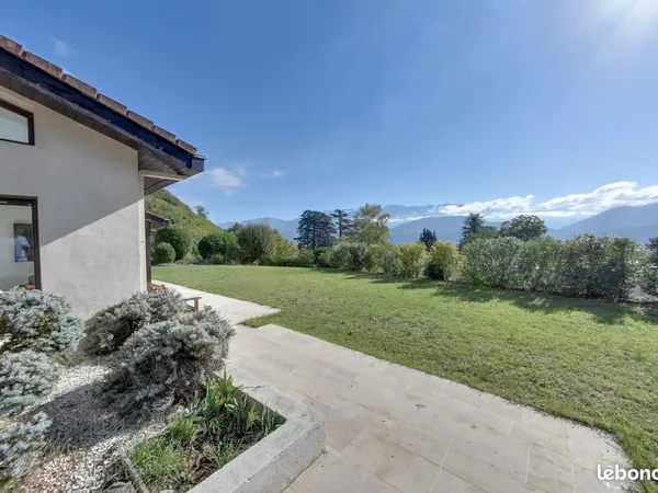 Villa 9 pièces 214 m²