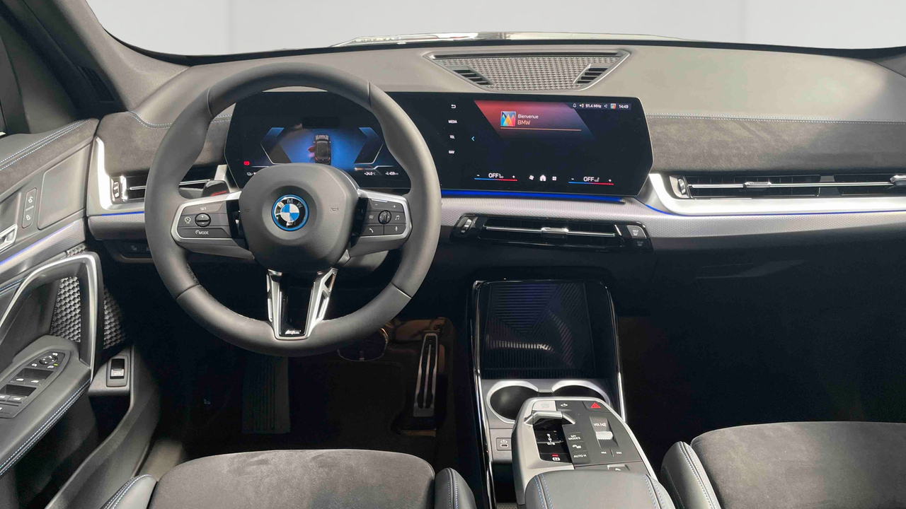 BMW iX1 eDrive20 — photo 9