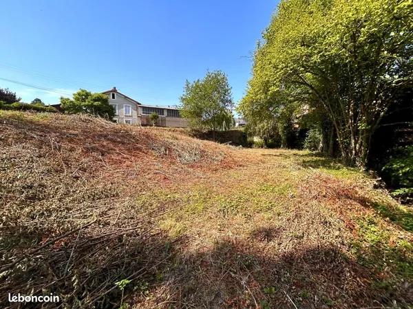 Terrain 1 235 m² Cours