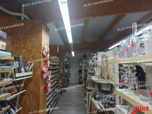 Local commercial 640 m²