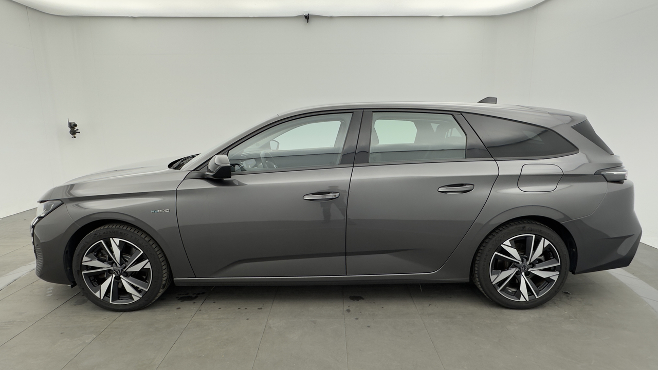 Peugeot 308 SW PHEV 180 e-EAT8 — photo 3