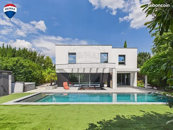 Maison 7 pièces 265 m²