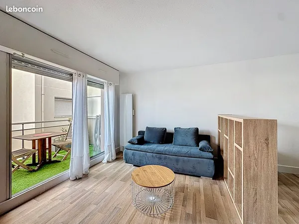 Grand studio meublé 35 m2 avec balcon - 200m du bassin