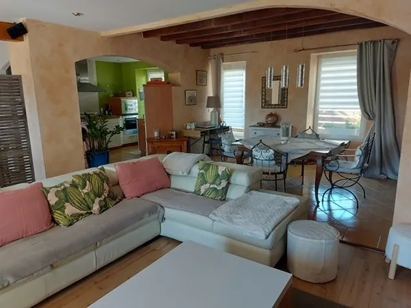 MAISON DE VILLE, TROIS CHAMBRES, JARDIN,GARAGE...