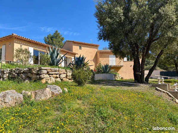 Villa d'exception avec 4 chambres avec piscine, pool house et son terrain de 5000 m²