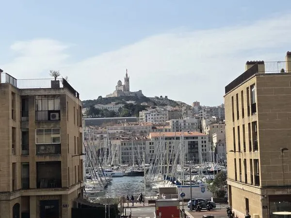 à louer - superbe t3 meublé entièrement rénové - secteur vieux-port