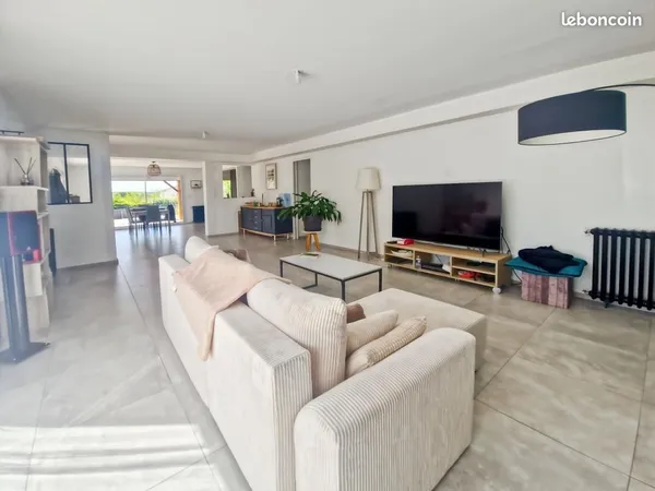 Maison 6 pièces 218 m²