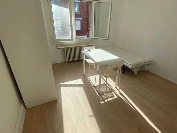 Chambre meublée