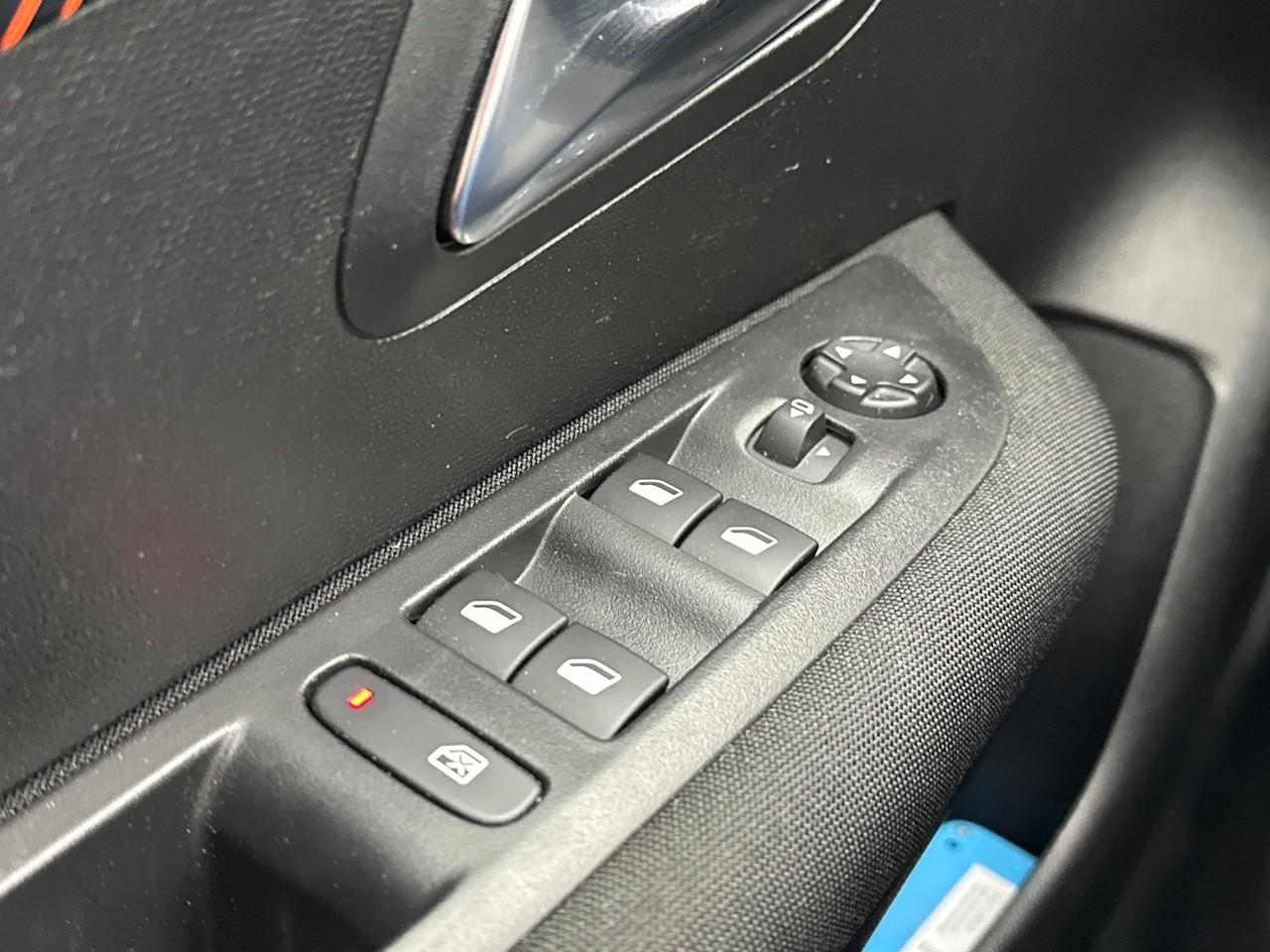 Peugeot 208 puretech 75 s&s bvm5 active pack — photo 15