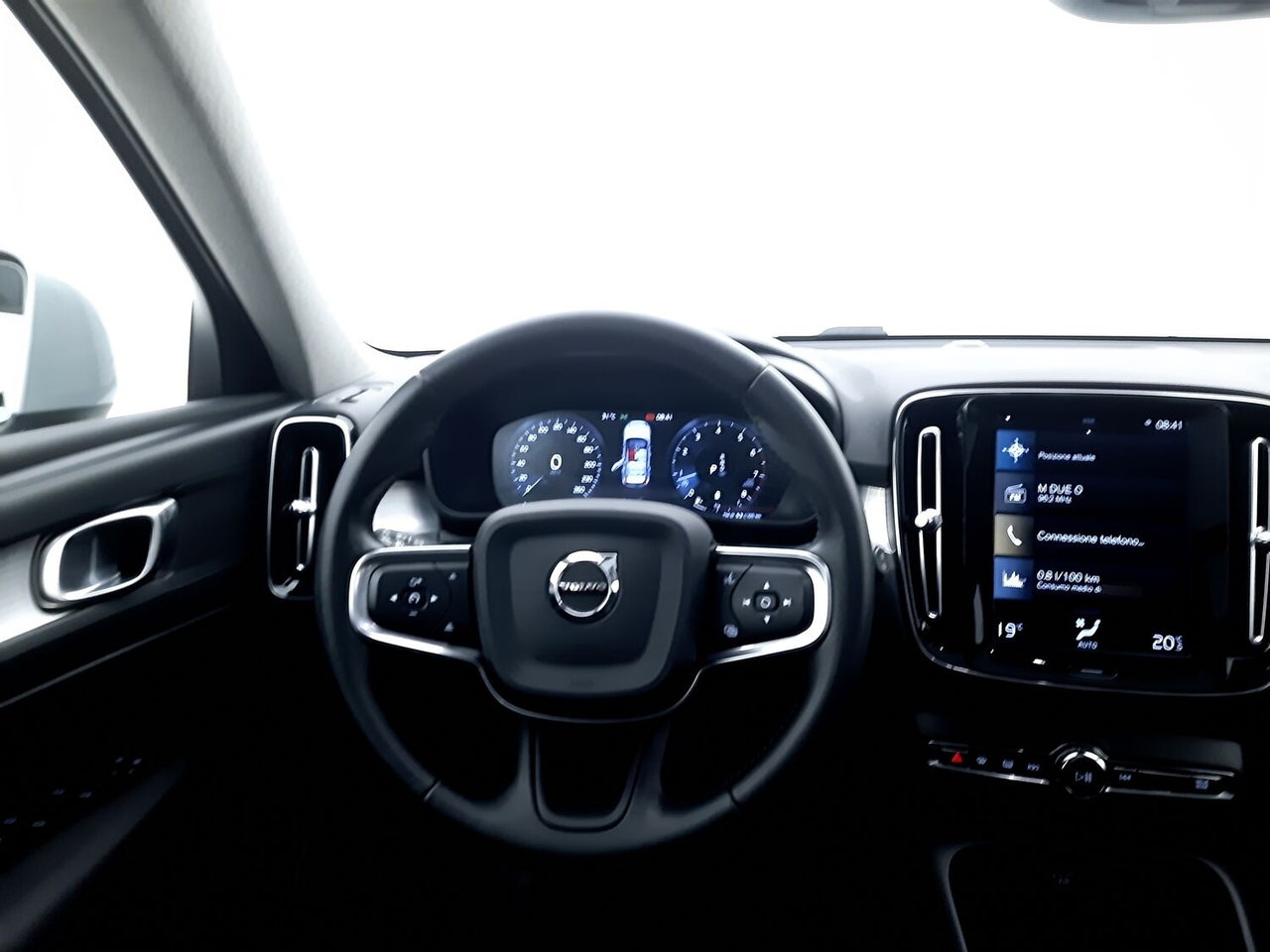 Volvo XC40 — photo 14
