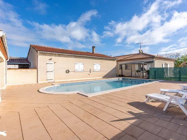 Maison 7 pièces 230 m²