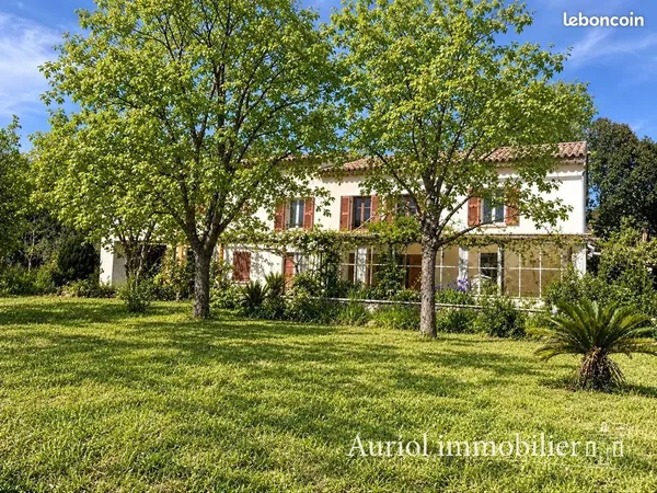 Maison 10 pièces 220 m²