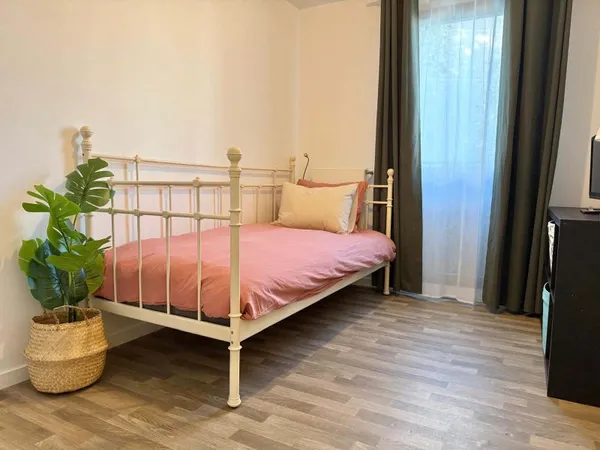 Chambre disponible en colocation à Nanterre