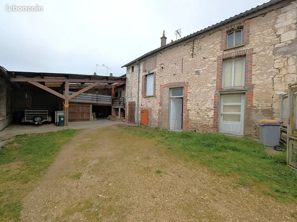 Maison 8 pièces 221 m²
