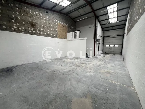 Local d'activité 560 m²