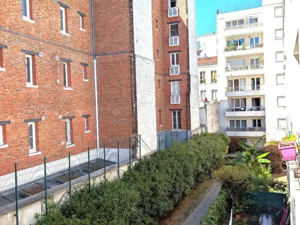 Studio calme et lumineux au 2ème étage avec ascenseur
