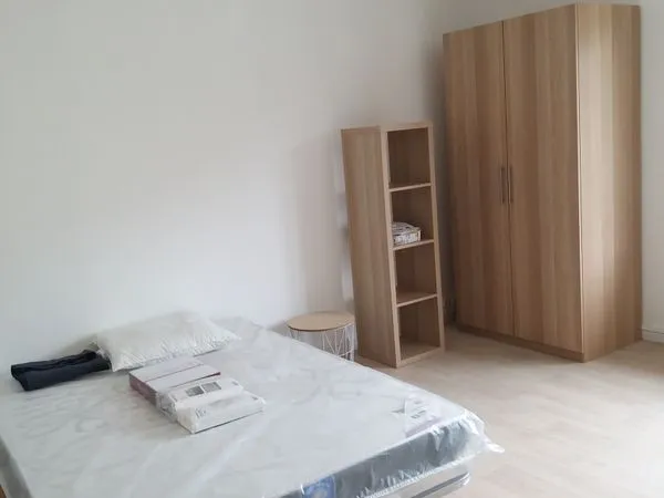 Chambre disponible dans colocation