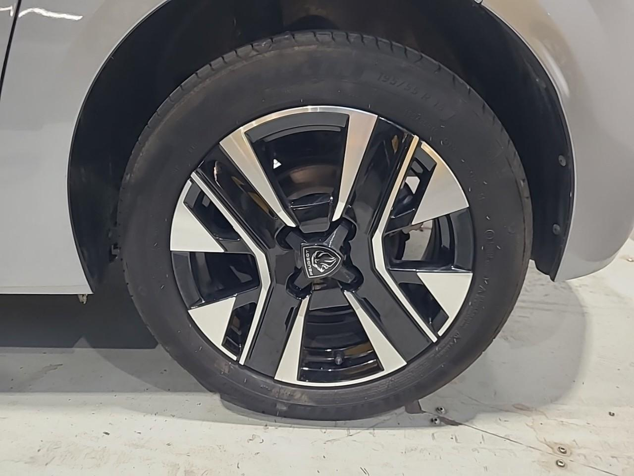Peugeot 208 hybrid 100 e-dcs6 allure — photo 16