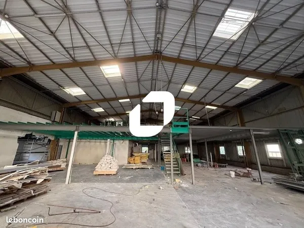 Local d'activité 1 320 m²