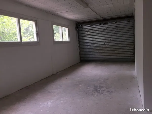 ENTREPOT - LOGISTIQUE 130 m² ANTIBES