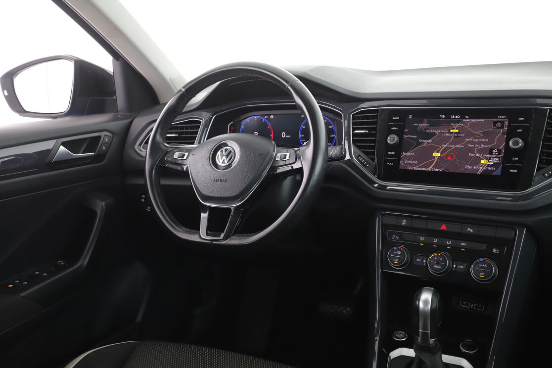 Volkswagen T-Roc 1.5 TSI EVO Carat DSG7 — photo 12