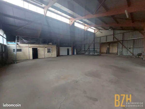 Local 900 m² LORIENT