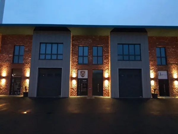 A LOUER - LOCAL D'ACTIVITÉS Entrepôt et bureaux 200m2 Servon Accès N19/N104