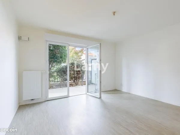 Parking 43 m²