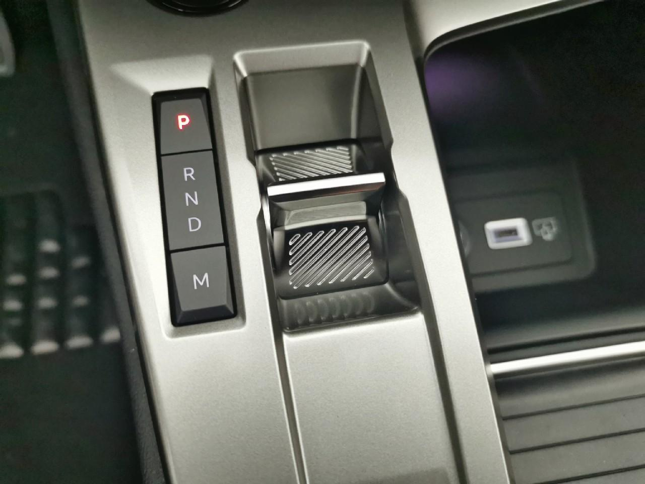 Peugeot 308 sw hybrid 145 e-dcs6 style — photo 23