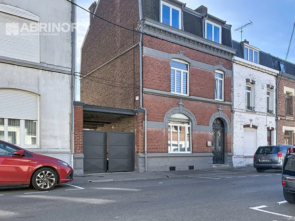 MAISON BOURGEOISE SEMI INDIVIDUELLE RENOVEE