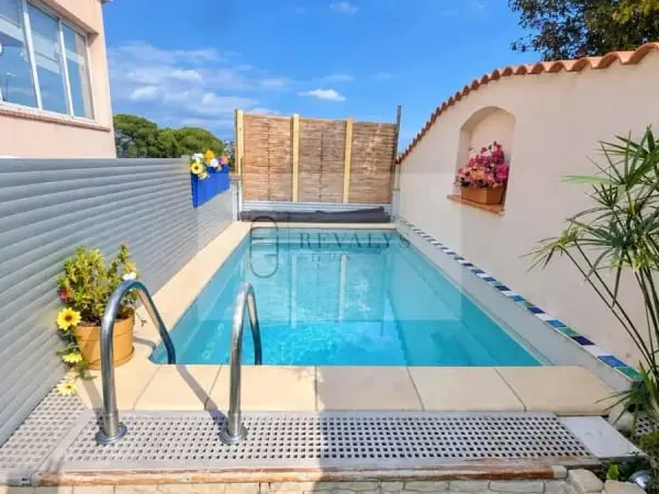 Alpes maritimes (06) saint-laurent-du-var a vendre haut de maison + jardin + piscine