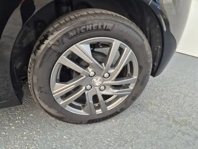 Peugeot 208 puretech 75 s&amp;s bvm5 — photo 26