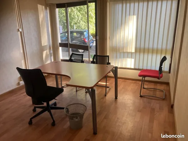 Bureau individuel OU plusieurs bureaux dans un ensemble de bureaux et salle de réunion