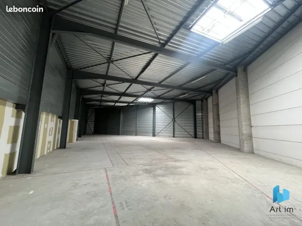 Local 600 m² Le Mans