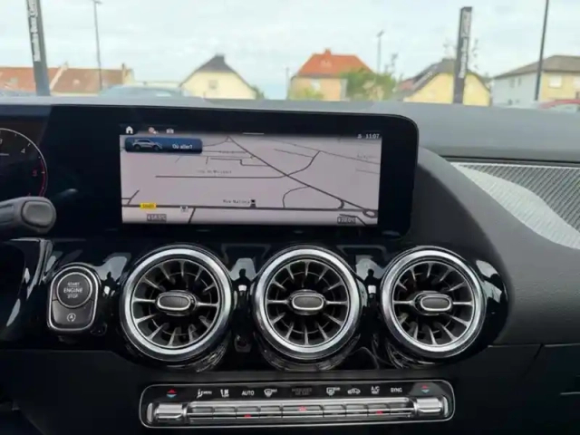 Mercedes Gla 200 d amg line — photo 40
