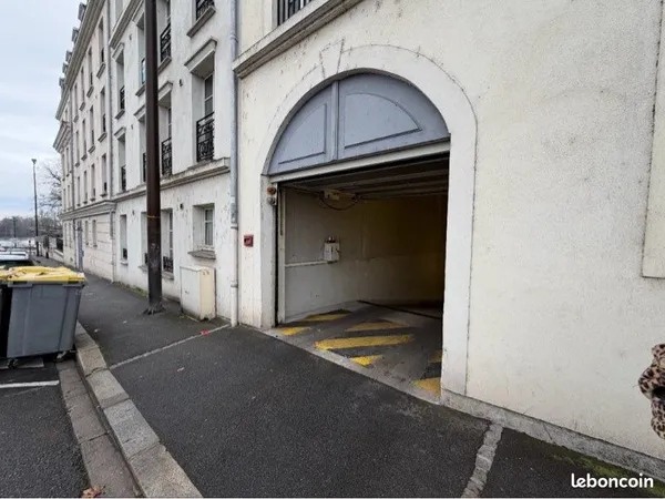 Place de parking Orleans centre