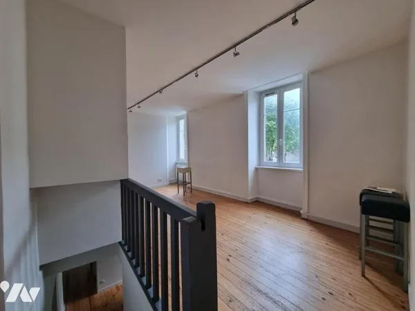 Local d'activités 1 pièce 69 m²