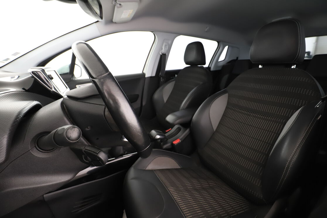 Peugeot 2008 1.5 Blue-HDi Allure — photo 9