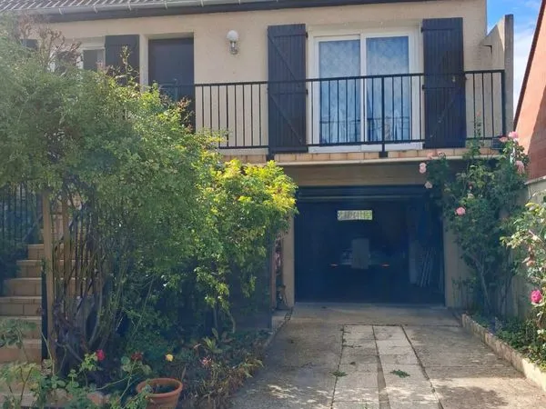 Maison 6 pièces - 4 chambres - 130m² (99m² loi Carrez) - DPE D